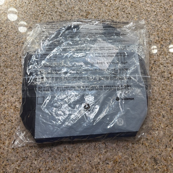 Quilted Grid Small Tote 5L - Picture 3 of 6